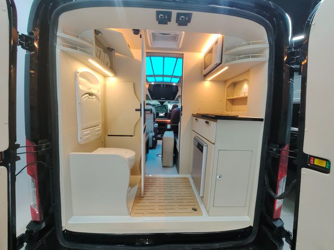 进口福特350巡游者B型房车带遮阳篷吗？(图5)