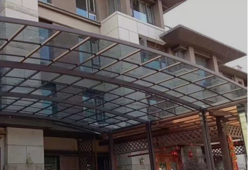 佛山市帆鸿铝业有限公司遮阳棚的使用(图1)