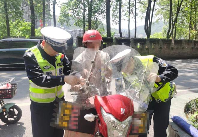 事故警示拆“篷”戴“盔”整治持续平安骑乘！(图6)