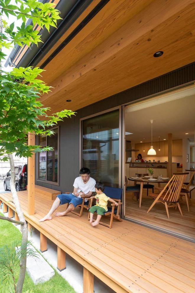 若你住一层这个夏天试试遮阳棚+防腐木休闲地台比种花好看(图3)