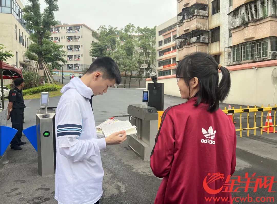高考开考！直击高考第一现场(图8)