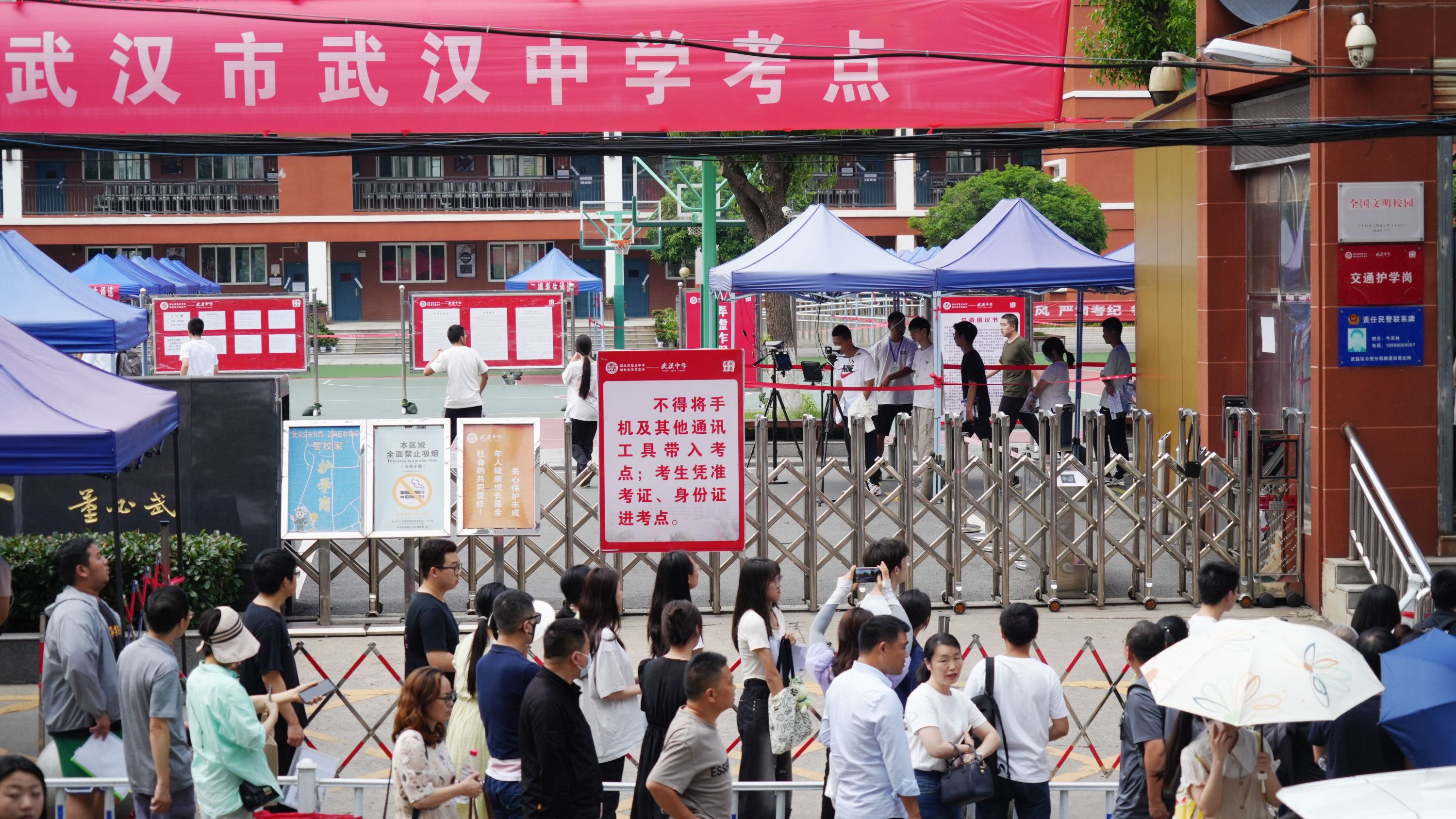 考点贴心学生安心武汉考生今日看考场(图1)