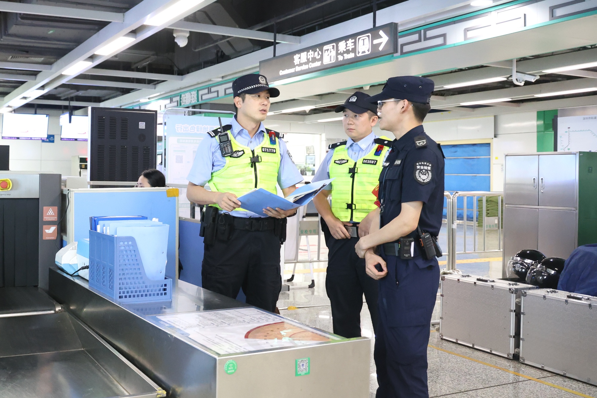 “硬核”保障+暖心服务深圳公安全力护航高考(图2)