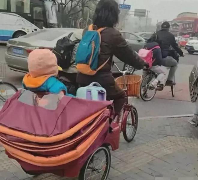 牛啊！北京流行接娃方式让人头疼：电动车被禁人力三轮成接娃新宠(图1)