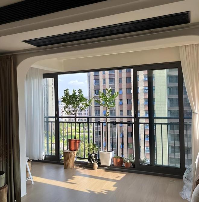 为何越来越多人放弃落地窗封阳台选择用这4种方式美观且省钱(图3)