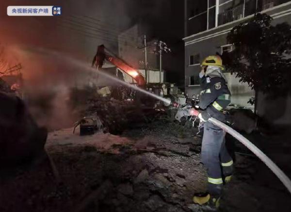 广西南宁市一仓库突发火灾余火已清理完毕无人员伤亡(图2)