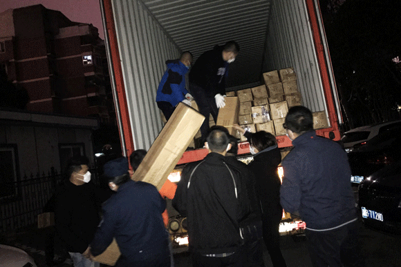 打好“帐篷”支援战、为“守门”行动助力——宁波联通鄞州分公司500顶帐篷撑起抗“疫”力量(图1)