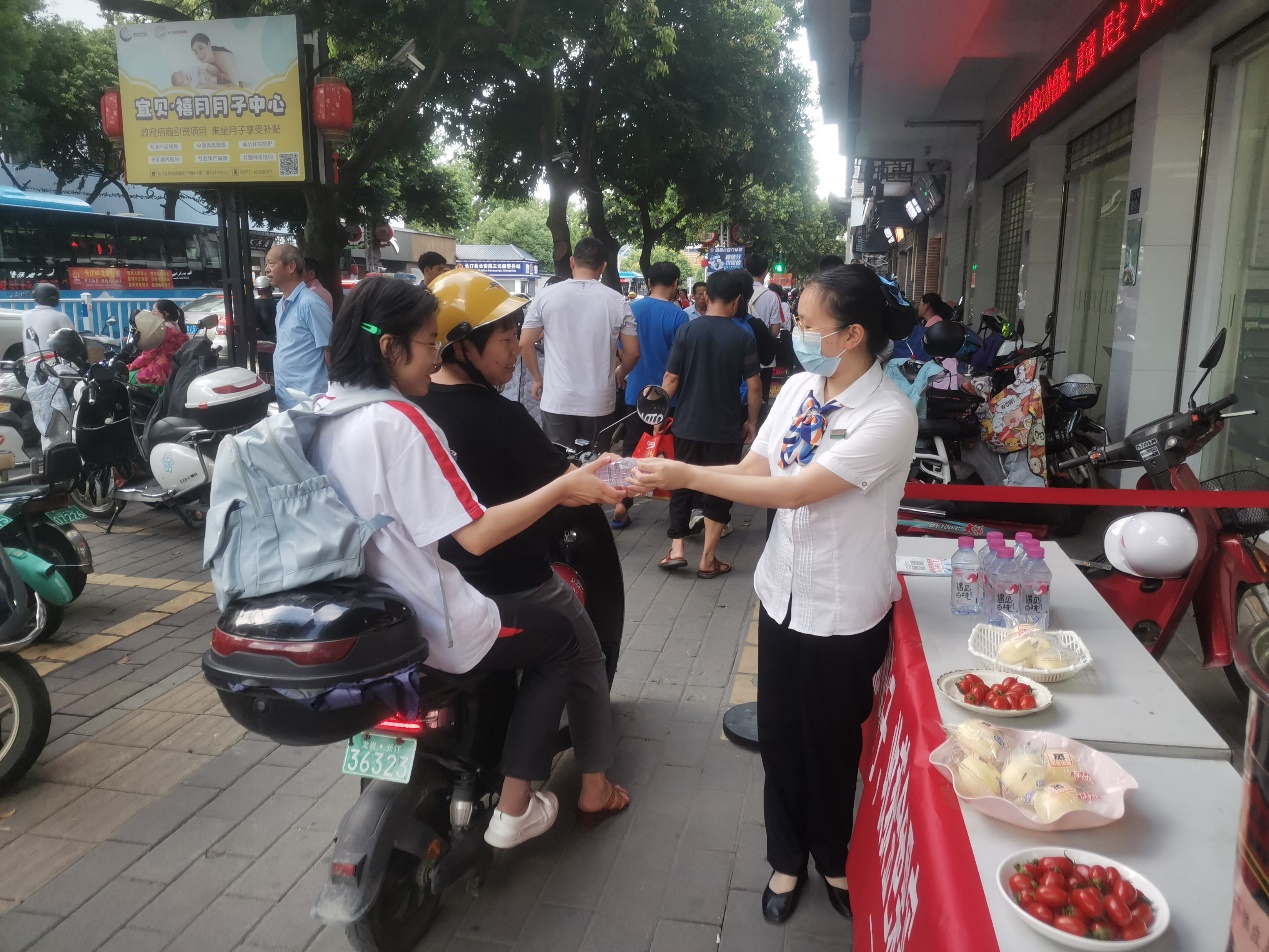 助力跃龙门国寿显担当——中国人寿寿险公司开展“高考驿站”服务(图8)