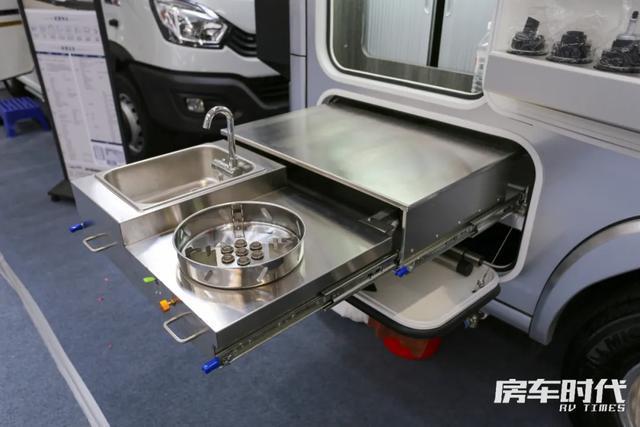 实拍赛德房车远航24MAX——旗舰品质能否匹配128万的定价(图3)