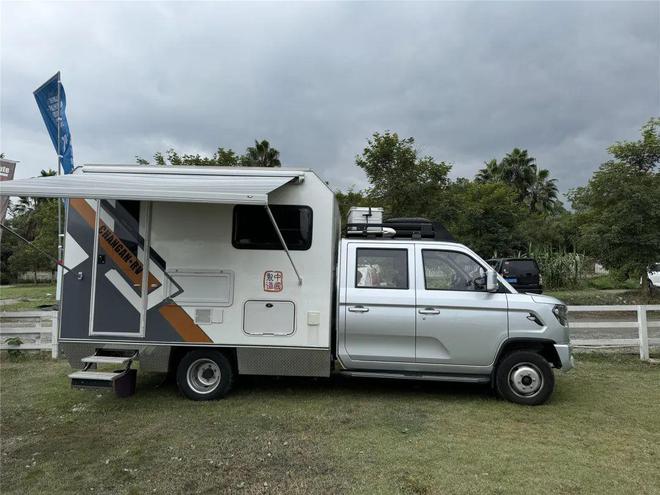 158万的长安方舱房车11月29亮相成都房车展两人旅居太合适了(图2)