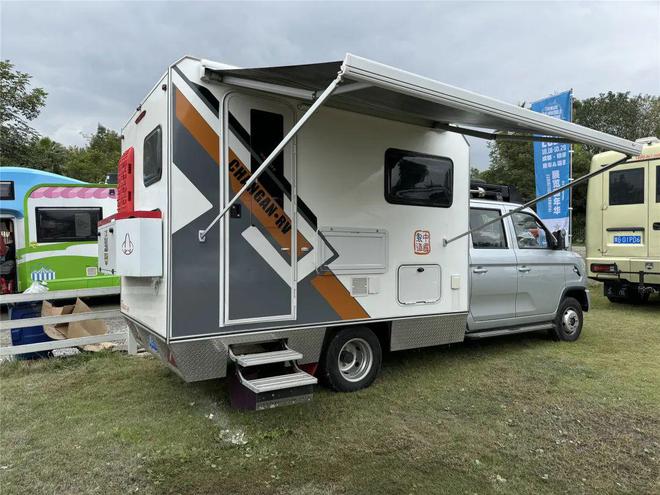 158万的长安方舱房车11月29亮相成都房车展两人旅居太合适了(图3)