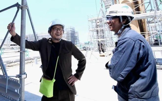 大阪世博会建石头凉棚成吨石头挂头顶网友：如果遇上地震(图4)