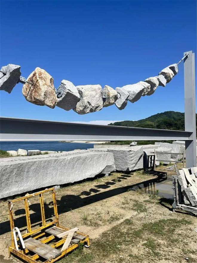 大阪世博会建石头凉棚成吨石头挂头顶网友：如果遇上地震(图5)