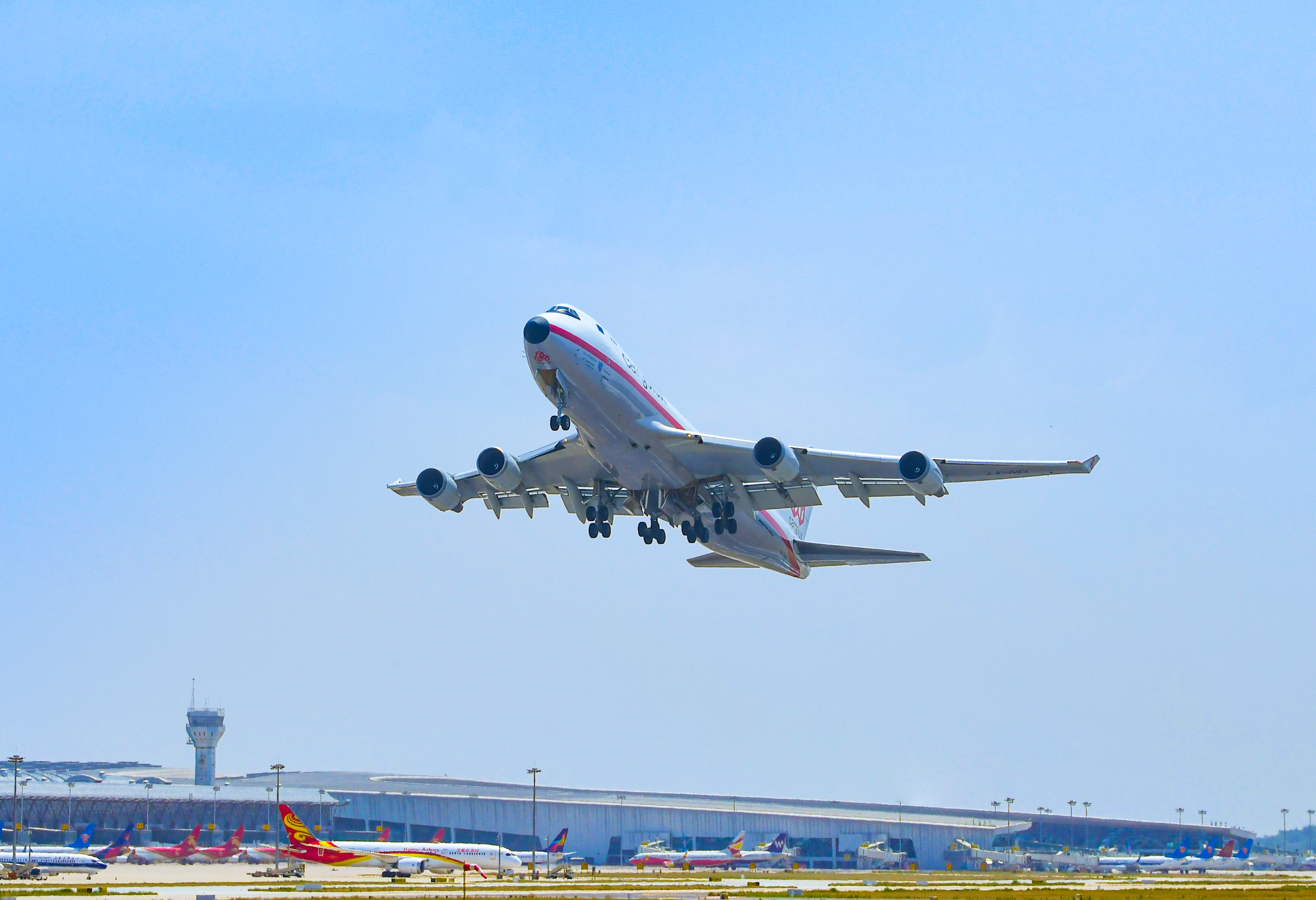 “航空货运+高铁物流”河南支持郑州航空港区创建国家物流枢纽经济区(图1)