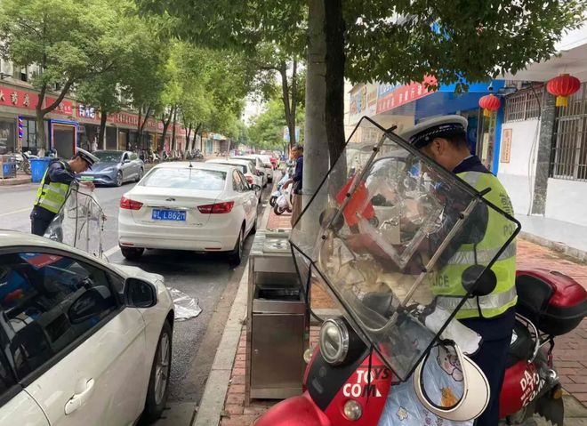 遮阳伞、遮雨篷很实用为什么交警要求拆除？专家说出了4个原因(图2)