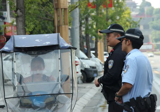 遮阳伞、遮雨篷很实用为什么交警要求拆除？专家说出了4个原因(图8)