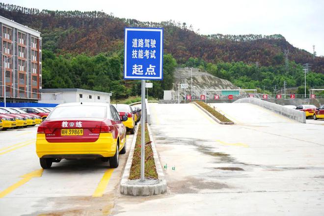 怀集国庆学车更划算！报名即抽200元—1000元红包！老带新学员可换积分兑现金！(图4)