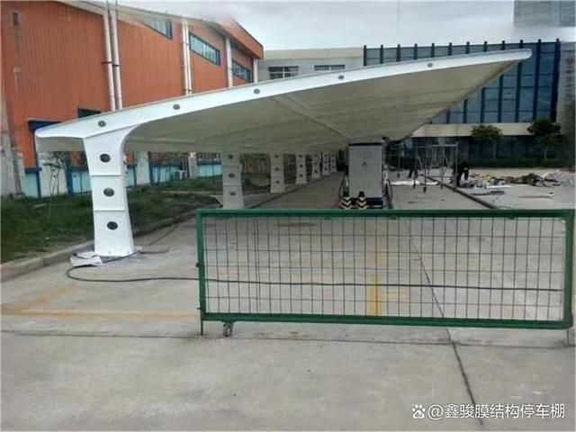 小区车棚结构特点(图1)