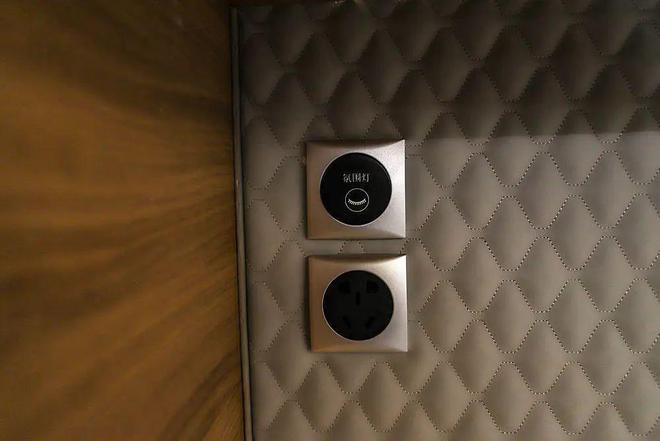 “卷”到飞起豪华与实用的完美融合罗曼特斯罗曼鲟实拍评测！(图22)