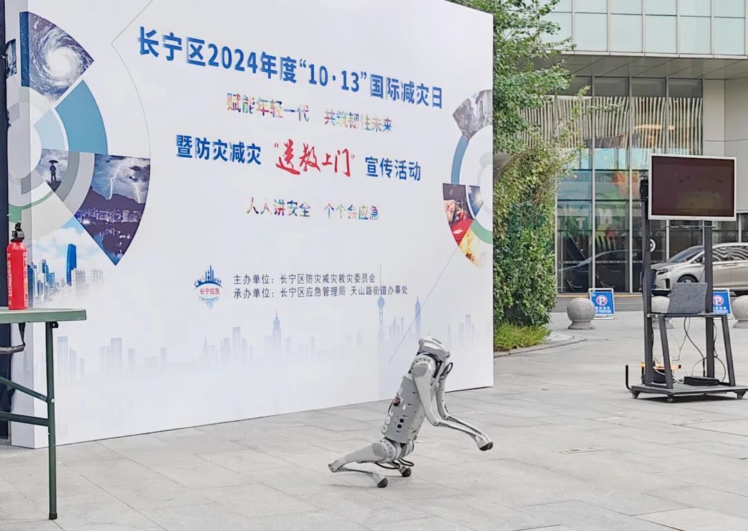 虹桥南丰城广场来了个大大的红色帐篷……(图4)