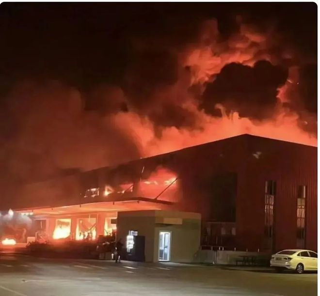 物流园仓库失火京东最新通报(图1)