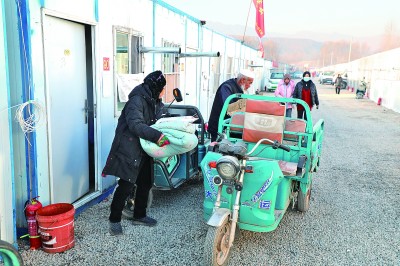 帐篷到板房生活更便利——甘肃积石山县加快过渡安置房建设(图1)