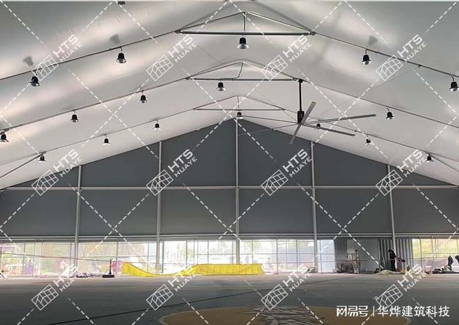 升级您的羽毛球赛事体验选择华烨篷房享受高品质场地！(图1)
