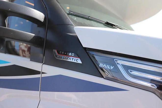 65T进口依维柯底盘价格战下的升级之作实拍威尼斯V6房车(图4)