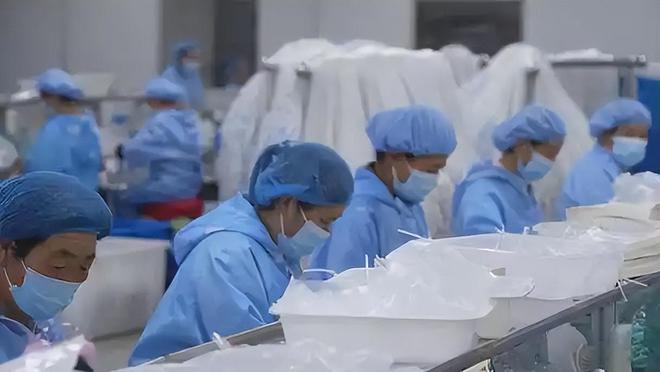 打工人为节省开支住桥洞：新时代的“贫民窟”暴露底层人的艰辛(图10)