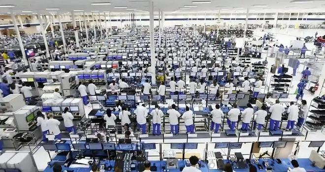 打工人为节省开支住桥洞：新时代的“贫民窟”暴露底层人的艰辛(图9)