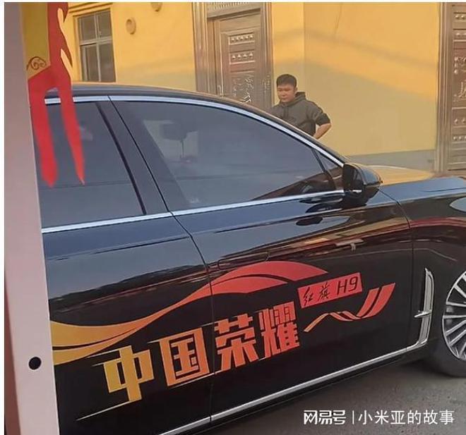 全爸开着全红婵的红旗h9去做保养车上四个字“中国荣耀”太耀眼(图5)