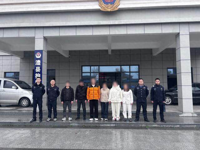 仓库内有人卖淫嫖娼？6名男女当场被抓(图1)