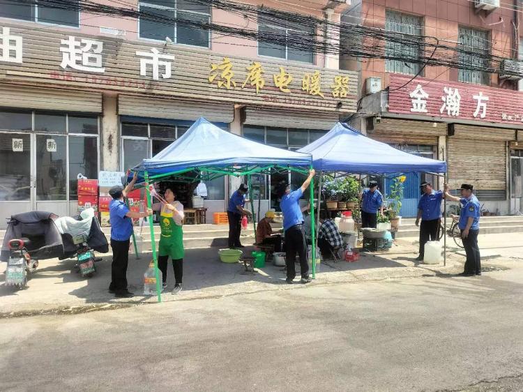 张家洼街道开展店外遮阳棚专项整治行动(图1)