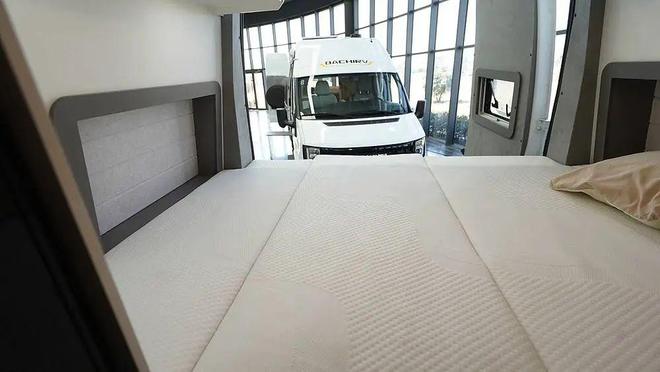 高性价比空间与实用性的完美融合！实拍大驰房车大腕200M(图12)