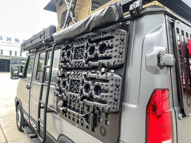 1199万起想要的配置自己装！实拍旌航IVECO得意A35露营车(图6)