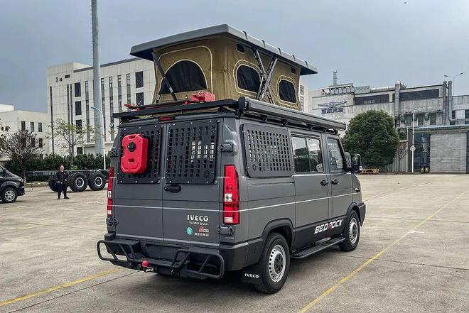 1199万起想要的配置自己装！实拍旌航IVECO得意A35露营车(图8)