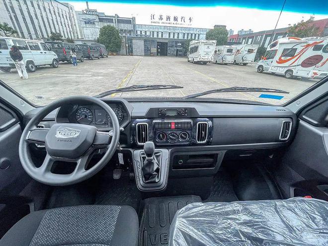 1199万起想要的配置自己装！实拍旌航IVECO得意A35露营车(图10)