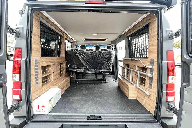 1199万起想要的配置自己装！实拍旌航IVECO得意A35露营车(图12)