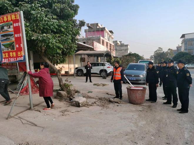 给力！容县多部门联合进行整治拆除违建物！(图2)