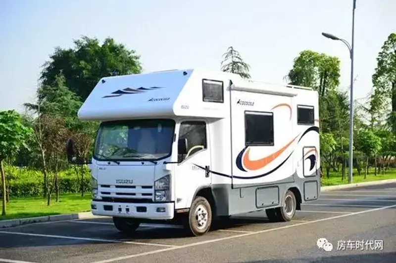 52T柴油发动机+6AT进口变速箱ONE房车这款车型展会(图1)
