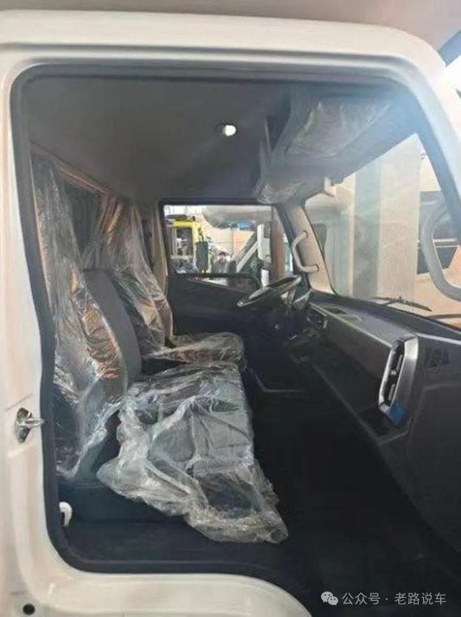 令人耳目一新的奇瑞零米轻卡底盘纯电房车(图13)