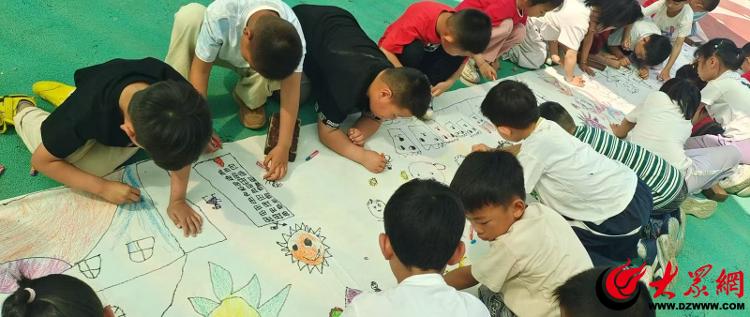 利津县盐窝镇中心幼儿园北岭分园开展“绘梦六一畅想未来”绘画活动(图1)