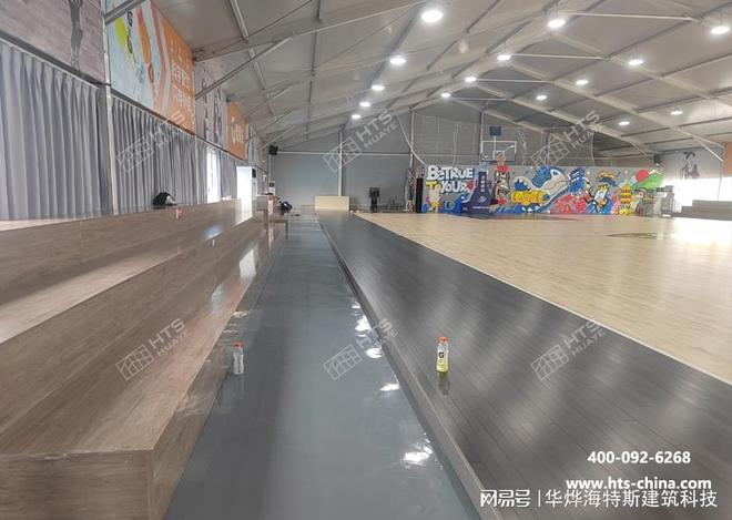 华烨篷房合理的利用楼顶的空闲场地搭建一个楼顶体育赛事棚房(图1)
