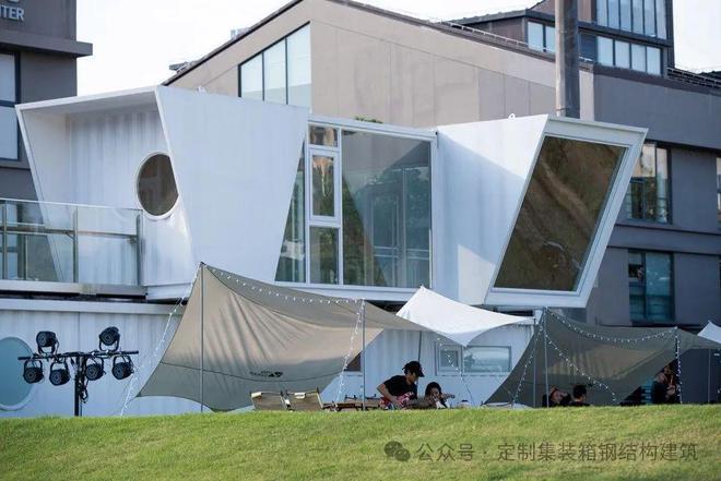 解码上海宝山瑞幸集装箱咖啡店的工业美学革命(图7)