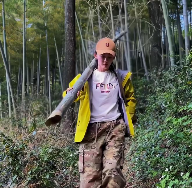 苗苗转换新赛道！带娃体验露营生活亲自砍柴烧火成翻版李子柒(图13)