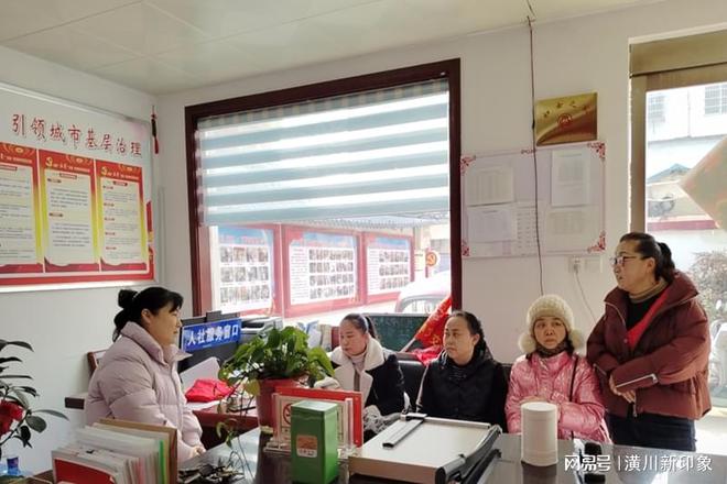 潢川县老城中大社区为老旧小区安装充电桩(图1)