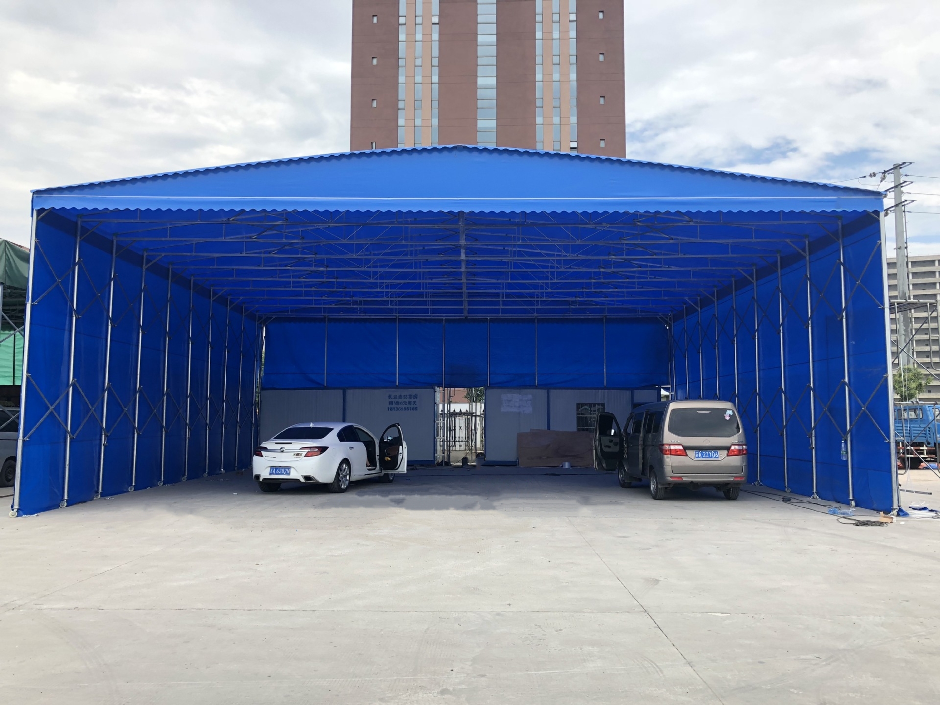 户外伸缩遮阳棚具有多种优点和广泛的用途(图1)