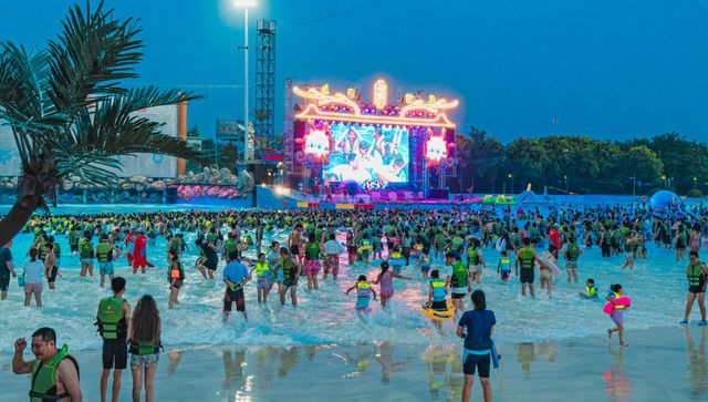 解锁玩水滑冰新体验来银基畅享夏日清凉(图3)