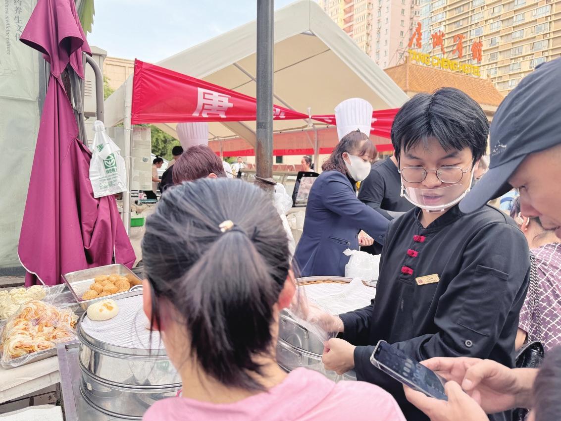 好吃不贵！西安多家星级酒店开始“摆摊”(图2)