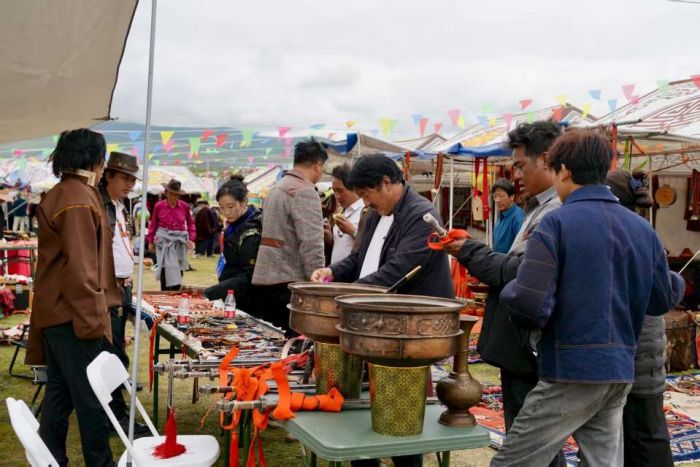 文化搭台、产业唱戏理塘草原商贸美食文创集市火热开市(图3)